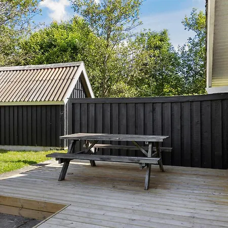 2 Bedroom Cozy In Prázdninový dům Strandby