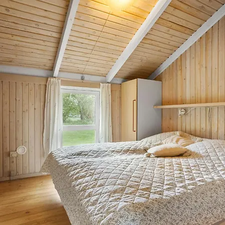 2 Bedroom Cozy In Σπίτι διακοπών Strandby