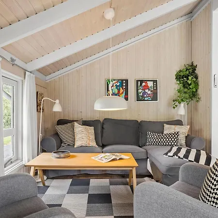 2 Bedroom Cozy In * Strandby