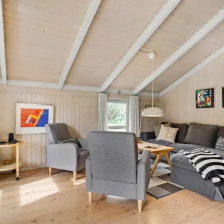 2 Bedroom Cozy In * Strandby